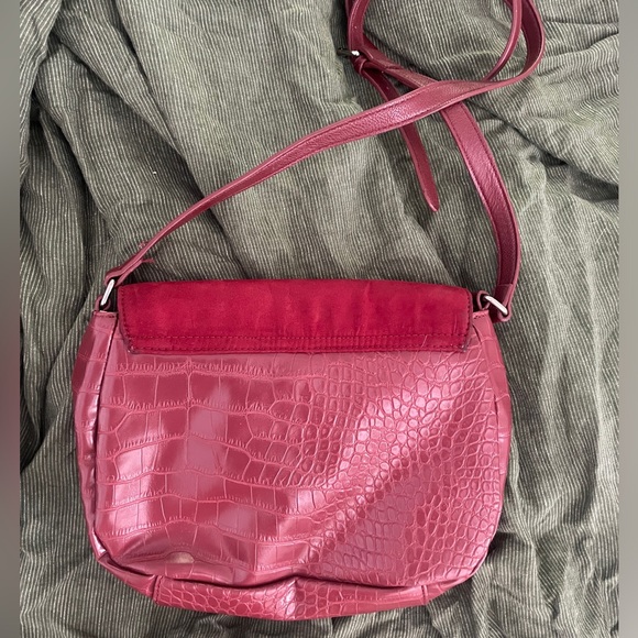 Burgundy wine Nine West leather and suede crossbody bag - Picture 2 of 4